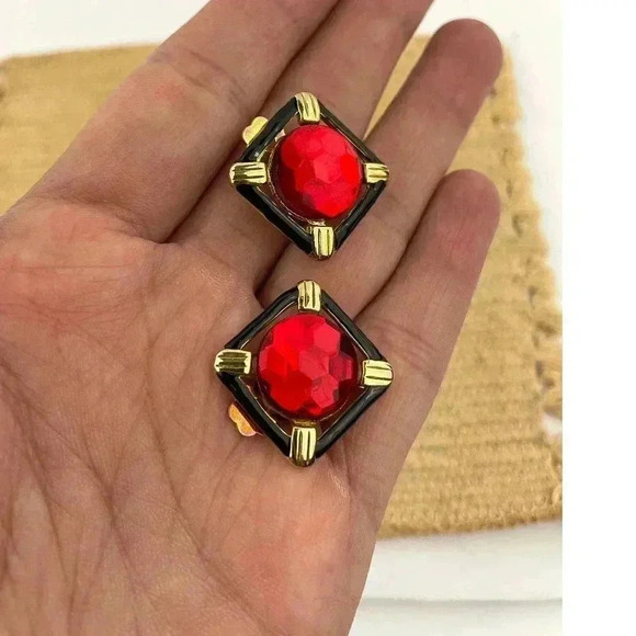 VTG Gold Tone Clip On Earrings Red Rhinestone Center Square - Picture 7 of 10